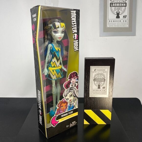 MONSTER HIGH® “FRANKIE STEIN®” Skullette™Series NEW-in-BOX - Picture 4 of 9